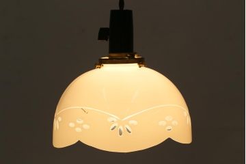アンティーク照明　昭和初期　波型の縁が可愛らしい切子シェード(天井照明、電笠、ペンダントライト)(R-042143)