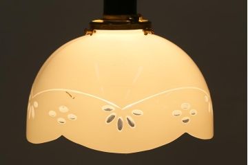 アンティーク照明　昭和初期　波型の縁が可愛らしい切子シェード(天井照明、電笠、ペンダントライト)(R-042143)