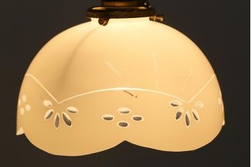 アンティーク照明　昭和初期　波型の縁が可愛らしい切子シェード(天井照明、電笠、ペンダントライト)(R-042143)