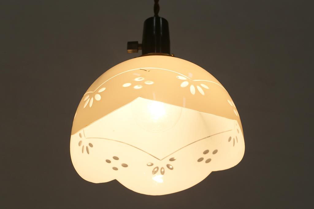 アンティーク照明　昭和初期　波型の縁が可愛らしい切子シェード(天井照明、電笠、ペンダントライト)(R-042143)