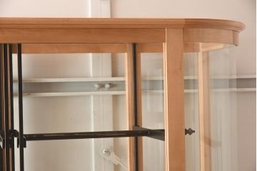 中古　カバ材　特大サイズ　吊りタイプ　アクセントがおしゃれな日本製のガラスケース(ショーケース、陳列棚、飾り棚、コレクションケース、店舗什器)(R-042150)