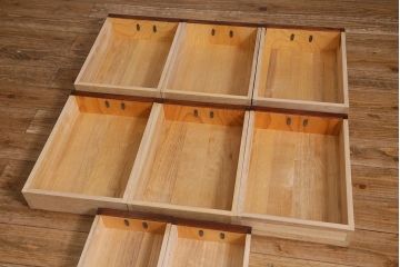 中古　伝統民芸　岩谷堂箪笥　菊幸　凛とした佇まいが魅力の茶棚(中)(茶箪笥、食器棚、収納棚)(定価約65万円)(R-042152)