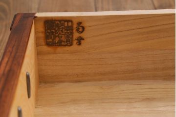 中古　伝統民芸　岩谷堂箪笥　菊幸　凛とした佇まいが魅力の茶棚(中)(茶箪笥、食器棚、収納棚)(定価約65万円)(R-042152)
