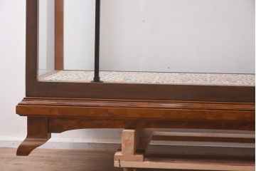 中古　イギリス製　真鍮枠　ガラス戸付き　シンプルなデザインのガラスケース(ショーケース、陳列棚、飾り棚、店舗什器)(R-042155)