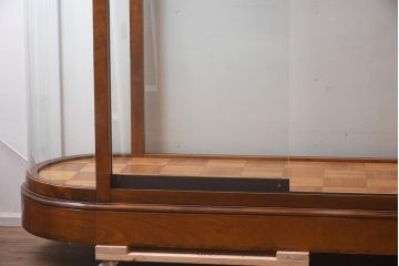 中古　特大　最高級品　パーケットが魅力的なオーバルガラスケース(Rガラス、陳列棚、ショーケース、飾り棚)(R-042156)