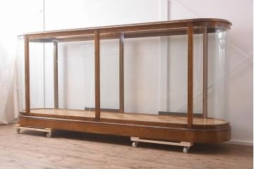 中古　特大　最高級品　パーケットが魅力的なオーバルガラスケース(Rガラス、陳列棚、ショーケース、飾り棚)(R-042156)