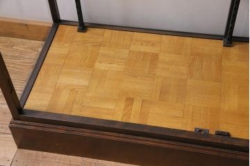 中古　イギリス製　パーケット　レトロな雰囲気が魅力の大型ガラスケース(ショーケース、陳列棚)(R-042157)