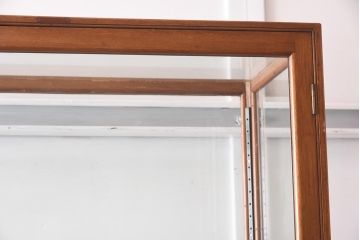 ヴィンテージ家具　イギリスビンテージ　マホガニー材　シンプルな縦型ガラスケース(ショーケース、陳列棚、飾り棚)(R-042158)