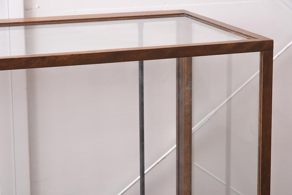 中古　特大サイズ　ワイド　柔らかな木の風合いが魅力のガラスケース(陳列棚、ショーケース、飾り棚)(R-042159)