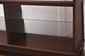 中古　脚付き　シックな雰囲気漂う木製ガラスケース(ショーケース、陳列棚、飾り棚)(R-042161)
