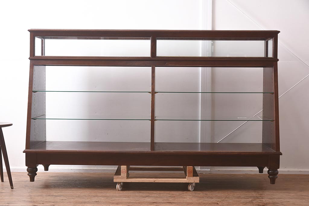 中古　脚付き　シックな雰囲気漂う木製ガラスケース(ショーケース、陳列棚、飾り棚)(R-042162)