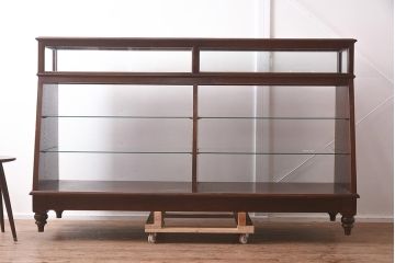 中古　脚付き　シックな雰囲気漂う木製ガラスケース(ショーケース、陳列棚、飾り棚)(R-042162)