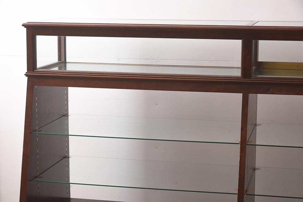 中古　脚付き　シックな雰囲気漂う木製ガラスケース(ショーケース、陳列棚、飾り棚)(R-042162)