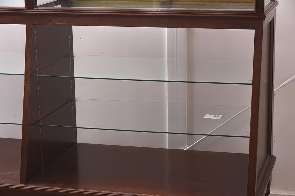 中古　脚付き　シックな雰囲気漂う木製ガラスケース(ショーケース、陳列棚、飾り棚)(R-042162)