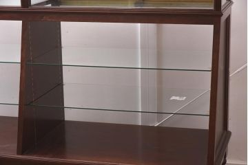 中古　脚付き　シックな雰囲気漂う木製ガラスケース(ショーケース、陳列棚、飾り棚)(R-042162)