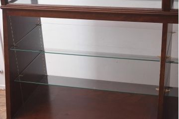 中古　脚付き　シックな雰囲気漂う木製ガラスケース(ショーケース、陳列棚、飾り棚)(R-042162)