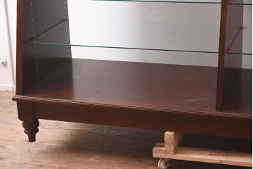 中古　脚付き　シックな雰囲気漂う木製ガラスケース(ショーケース、陳列棚、飾り棚)(R-042162)