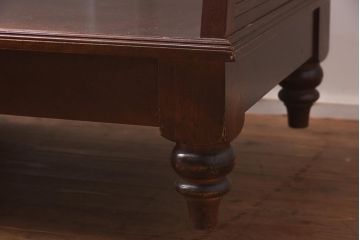 中古　脚付き　シックな雰囲気漂う木製ガラスケース(ショーケース、陳列棚、飾り棚)(R-042162)