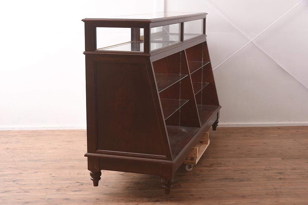 中古　脚付き　シックな雰囲気漂う木製ガラスケース(ショーケース、陳列棚、飾り棚)(R-042162)