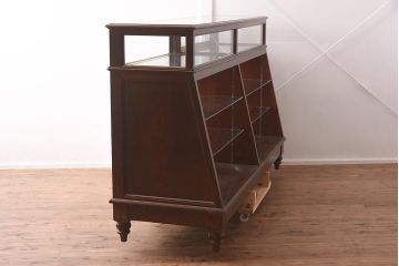中古　脚付き　シックな雰囲気漂う木製ガラスケース(ショーケース、陳列棚、飾り棚)(R-042162)