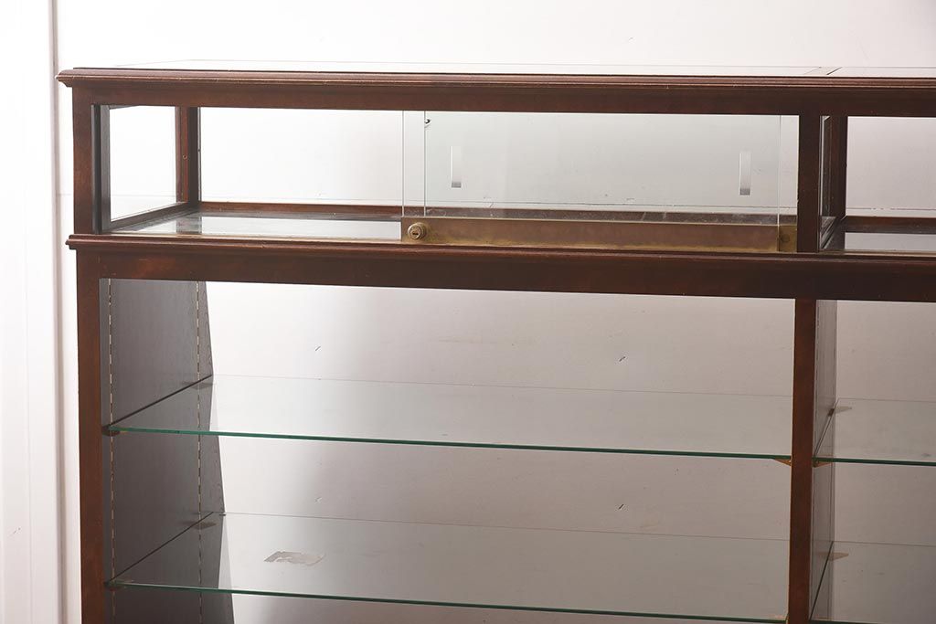 中古　脚付き　シックな雰囲気漂う木製ガラスケース(ショーケース、陳列棚、飾り棚)(R-042162)