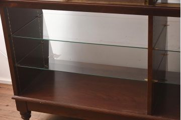 中古　脚付き　シックな雰囲気漂う木製ガラスケース(ショーケース、陳列棚、飾り棚)(R-042162)