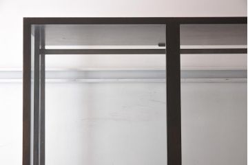 中古　吊りタイプ　シンプルでクラシカルなガラスケース(ショーケース、陳列棚、飾り棚、店舗什器)(R-042163)