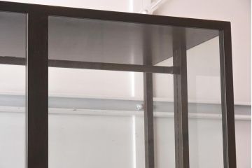 中古　吊りタイプ　シンプルでクラシカルなガラスケース(ショーケース、陳列棚、飾り棚、店舗什器)(R-042163)