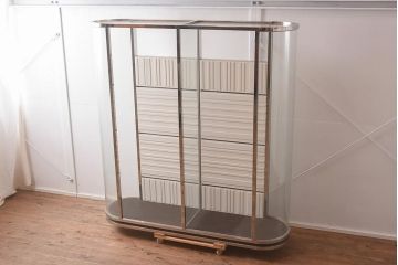 中古　メタルメッキ　スタイリッシュなオーバル型のガラスケース(ショーケース、飾り棚、曲げガラス、Rガラス、陳列棚)(R-042165)