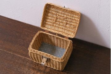 アンティーク雑貨　ナチュラルスタイルにおすすめな小ぶりのアンティークバスケット(鞄、カゴ、収納)(R-042174)