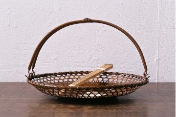 アンティーク雑貨　昭和中期　三越(MITSUKOSHI)　銅編み　槌目が目を引く菓子器(菓子鉢、共箱)(R-042175)