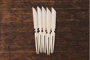 アンティーク雑貨　昭和中期　三越(MITSUKOSHI)　銅編み　槌目が目を引く菓子器(菓子鉢、共箱)(R-042175)