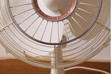 レトロ雑貨　三菱電機　MITSUBISHI　箱付き　白樺色　ノスタルジックな扇風機(ファン)(R-042177)