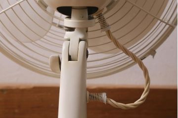 レトロ雑貨　三菱電機　MITSUBISHI　箱付き　白樺色　ノスタルジックな扇風機(ファン)(R-042177)