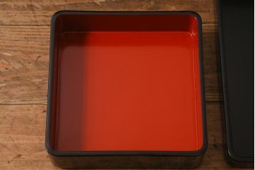 アンティーク雑貨　外箱付き　葡萄文　輪島塗の蒔絵木製三段重(漆器重箱)(R-042181)