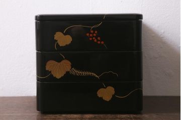 アンティーク雑貨　外箱付き　葡萄文　輪島塗の蒔絵木製三段重(漆器重箱)(R-042181)