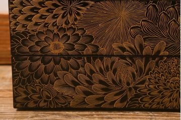 アンティーク雑貨　明治大正期　共箱　黒塗沈金蒔絵五段重(重箱、漆器)(R-042193)