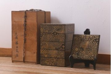 アンティーク雑貨　明治大正期　共箱　黒塗沈金蒔絵五段重(重箱、漆器)(R-042193)