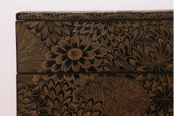 アンティーク雑貨　明治大正期　共箱　黒塗沈金蒔絵五段重(重箱、漆器)(R-042193)