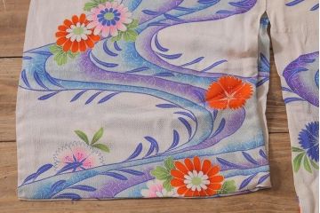 アンティーク着物　大正昭和初期　川に花模様　縮緬襦袢(ちりめん、古布正絹)(R-042195)