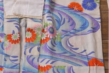 アンティーク着物　大正昭和初期　川に花模様　縮緬襦袢(ちりめん、古布正絹)(R-042195)