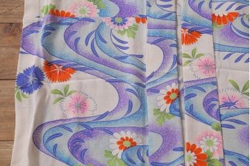 アンティーク着物　大正昭和初期　川に花模様　縮緬襦袢(ちりめん、古布正絹)(R-042195)