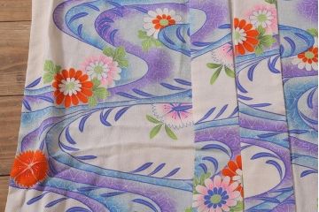 アンティーク着物　大正昭和初期　川に花模様　縮緬襦袢(ちりめん、古布正絹)(R-042195)