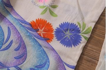 アンティーク着物　大正昭和初期　川に花模様　縮緬襦袢(ちりめん、古布正絹)(R-042195)