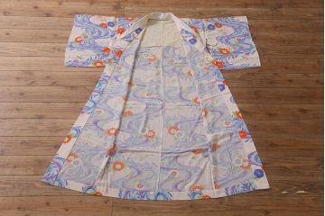 アンティーク着物　大正昭和初期　川に花模様　縮緬襦袢(ちりめん、古布正絹)(R-042195)