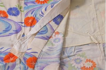 アンティーク着物　大正昭和初期　川に花模様　縮緬襦袢(ちりめん、古布正絹)(R-042195)
