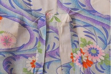 アンティーク着物　大正昭和初期　川に花模様　縮緬襦袢(ちりめん、古布正絹)(R-042195)