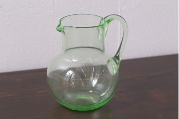 レトロ雑貨　昭和初期　ウランガラス　ピッチャー(水差し、水注、和ガラス)(R-042198)