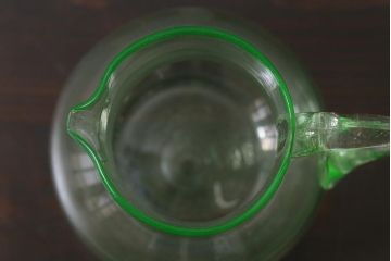 レトロ雑貨　昭和初期　ウランガラス　ピッチャー(水差し、水注、和ガラス)(R-042198)