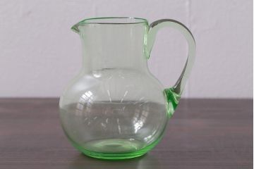 レトロ雑貨　昭和初期　ウランガラス　ピッチャー(水差し、水注、和ガラス)(R-042198)